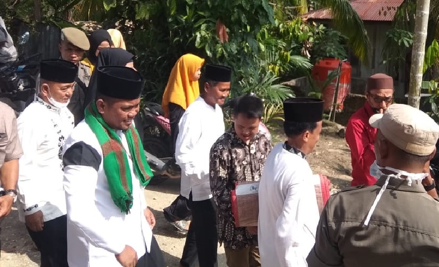 You are currently viewing Menyambut Bulan Suci Ramadhan 1443 H, Bupati H. Zukri Hadiri Ziarah Kubur Akbar Di Kelurahan Langgam