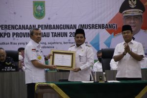 Read more about the article Pemerintah Kabupaten Pelalawan Raih Penghargaan Pembangunan Daerah Terbaik II