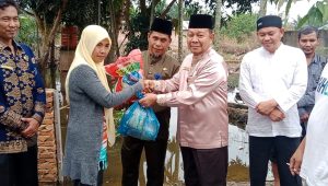 Read more about the article Serahkan Bantuan Banjir, Ini Pesan Asisten II Setdakab. Pelalawan