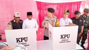 Read more about the article Bupati Zukri Dampingi Kapolda Riau Meninjau Kesiapan TPS