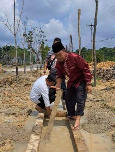 Read more about the article Demi Kelancaran Arus Mudik 1445 H 2024, Pemkab Pelalawan Bersihkan Drainase Pasca Banjir