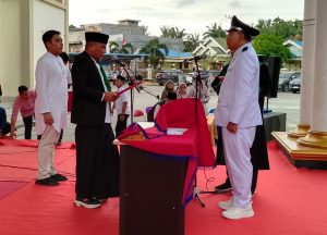 Read more about the article Bupati Zukri Lantik Penjabat Kepala Desa Trimulya Jaya