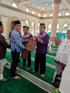 Read more about the article Sekretaris Camat Langgam Hadiri Pelepasan Jamaah Haji Kecamatan Langgam Tahun 2024