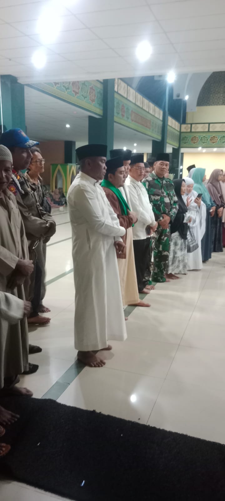 You are currently viewing Bupati Zukri Lepas Keberangkatan Jemaah Haji Kabupaten Pelalawan