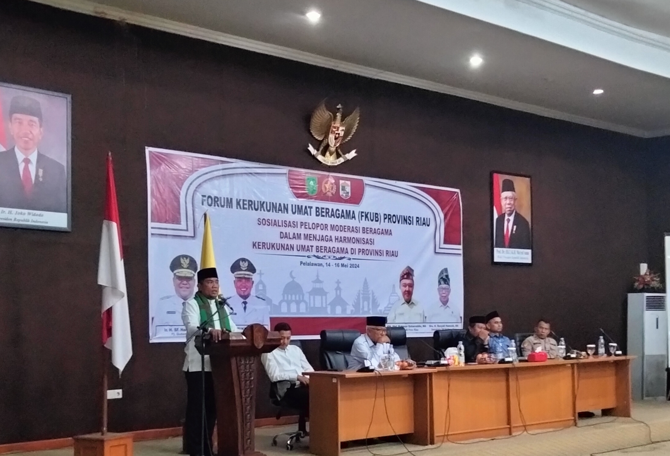 You are currently viewing Bupati Pelalawan Buka Secara Resmi Sosialisasi Pelopor Moderasi Beragama Dalam Menjaga Harmonisasi Kerukunan Umat Beragama