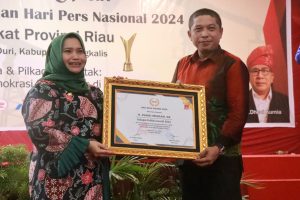 Read more about the article Bupati Pelalawan Terima Penghargaan JMSI Awards 2024