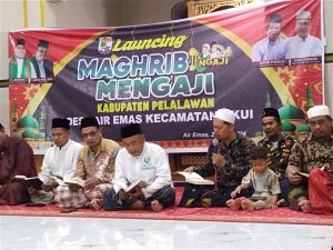 Read more about the article Camat Ukui Ikuti Launching Maghrib Mengaji Dan Khatam Quran Serentak Via Zoom Meeting