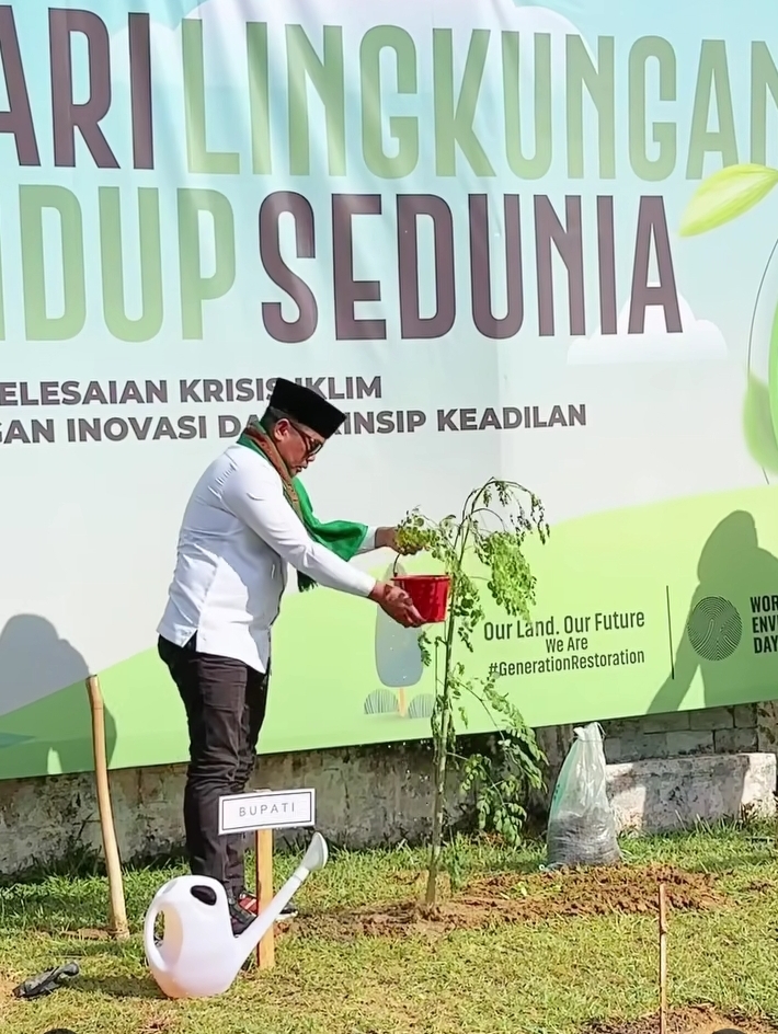 You are currently viewing Memperingati Hari Lingkungan Hidup Sedunia, Bupati Pelalawan Tanam Pohon Kelor Bersama Forkopimda