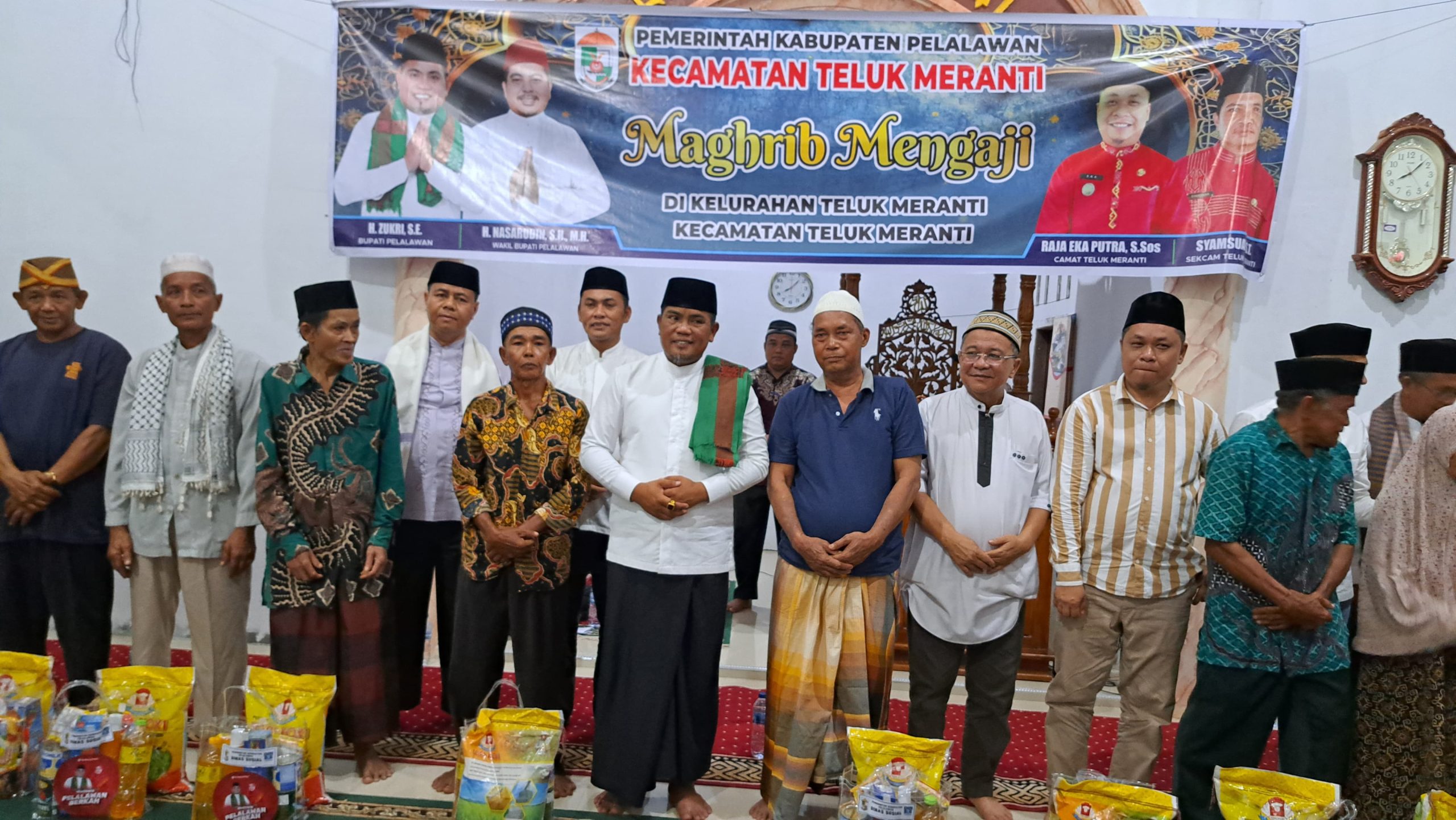 Read more about the article Ikuti Program Magrib Mengaji Di Kecamatan Teluk Meranti, Bupati Pelalawan Perintahkan Camat Untuk Rutin Hadiri Program Magrib Mengaji