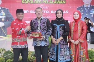 Read more about the article Bupati Zukri Ucapkan Terima Kasih Atas Dedikasi Kapolres AKBP Suwinto, SH.SIK Selama Bertugas Di Pelalawan