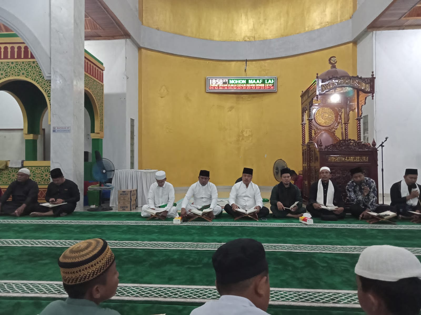 You are currently viewing Bupati Pelalawan Hadir Bersama Masyarakat Kecamatan Bunut Dalam Kegiatan Magrib Mengaji