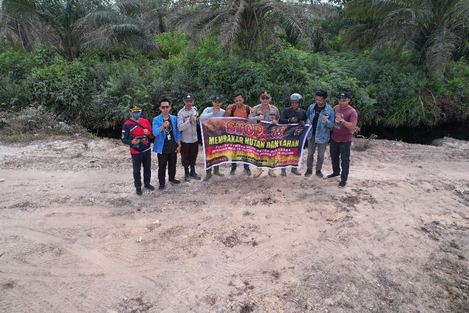 You are currently viewing Kapolsek Teluk Meranti Lakukan Patroli Karhutla Di Wilayah Hukum Polsek Teluk Meranti