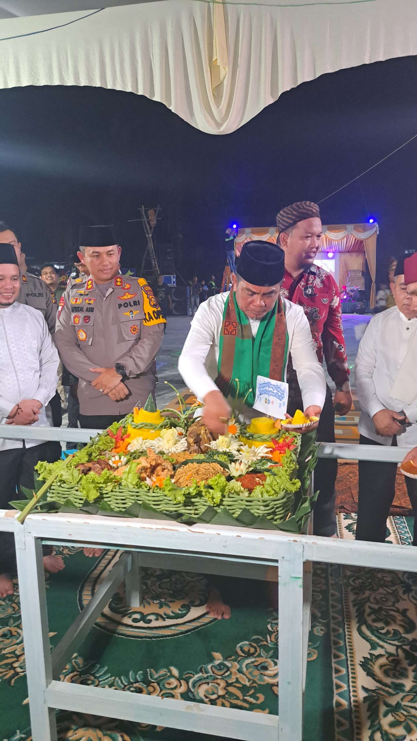 You are currently viewing Hadir Di HUT Desa Langkan Ke-41, Bupati Zukri Ajak Masyarakat Untuk Terus Berbuat Baik Dan Mengedepankan Kebersamaan