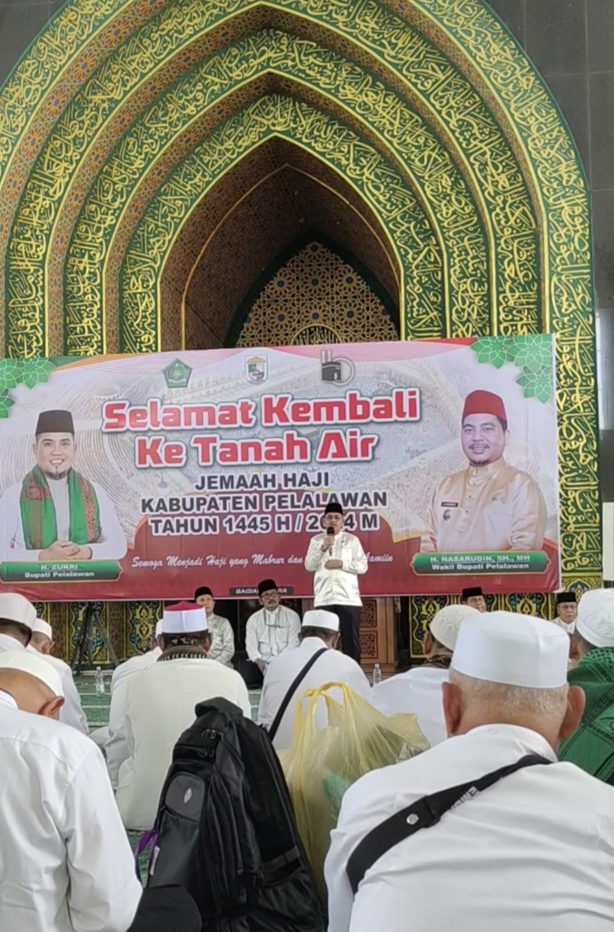 You are currently viewing Sekda Pelalawan Sambut Kedatangan Jemaah Haji Di Pangkalan Kerinci