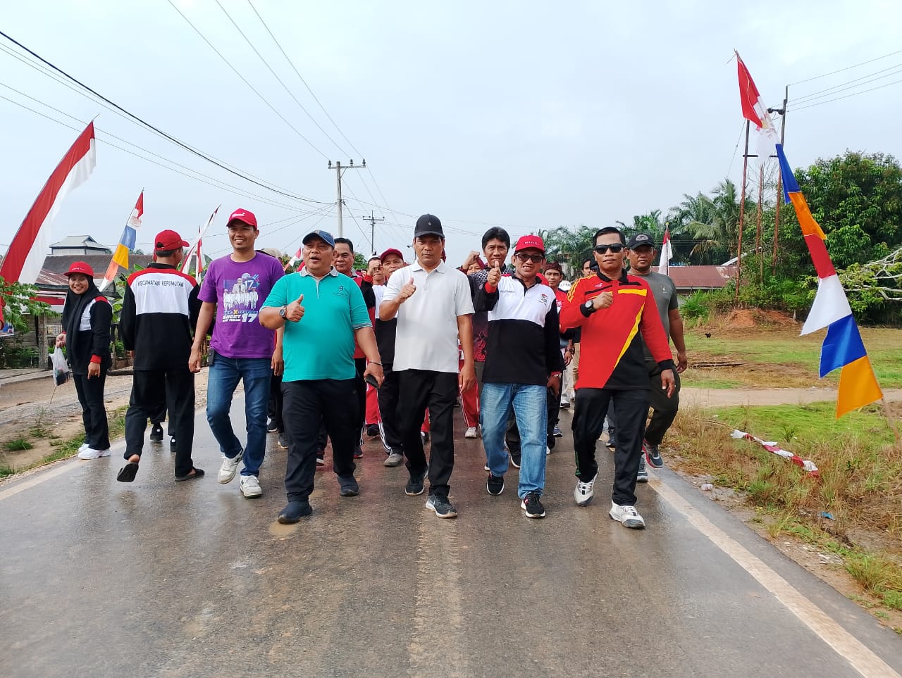 You are currently viewing Pemerintahan Kecamatan Kerumutan Taja Jalan Santai dan Senam Sehat Bersama Masyarakat