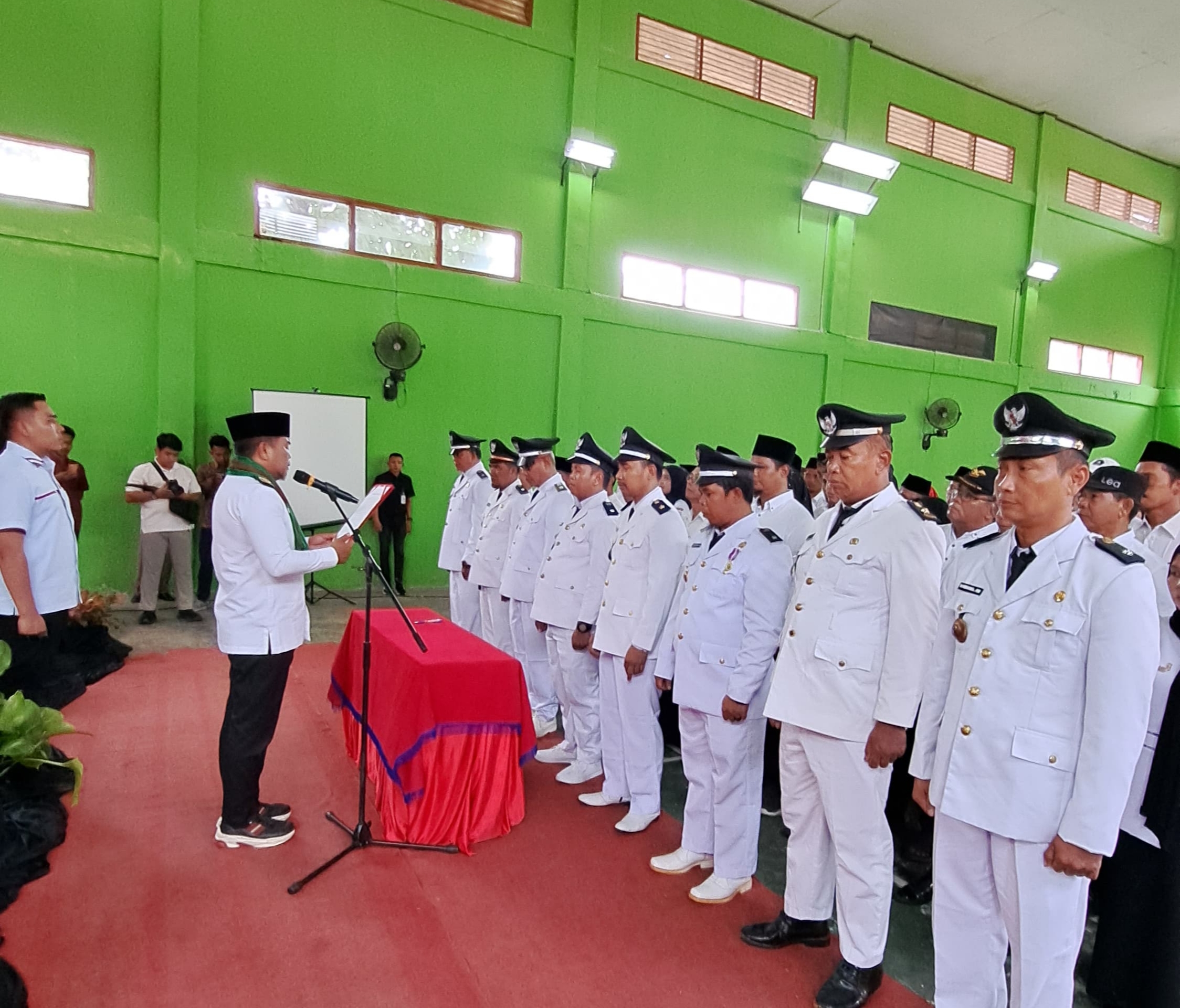 You are currently viewing Bupati Zukri Kukuhkan Perpanjangan Masa Jabatan Kades Dan BPD Kecamatan Pangkalan Lesung