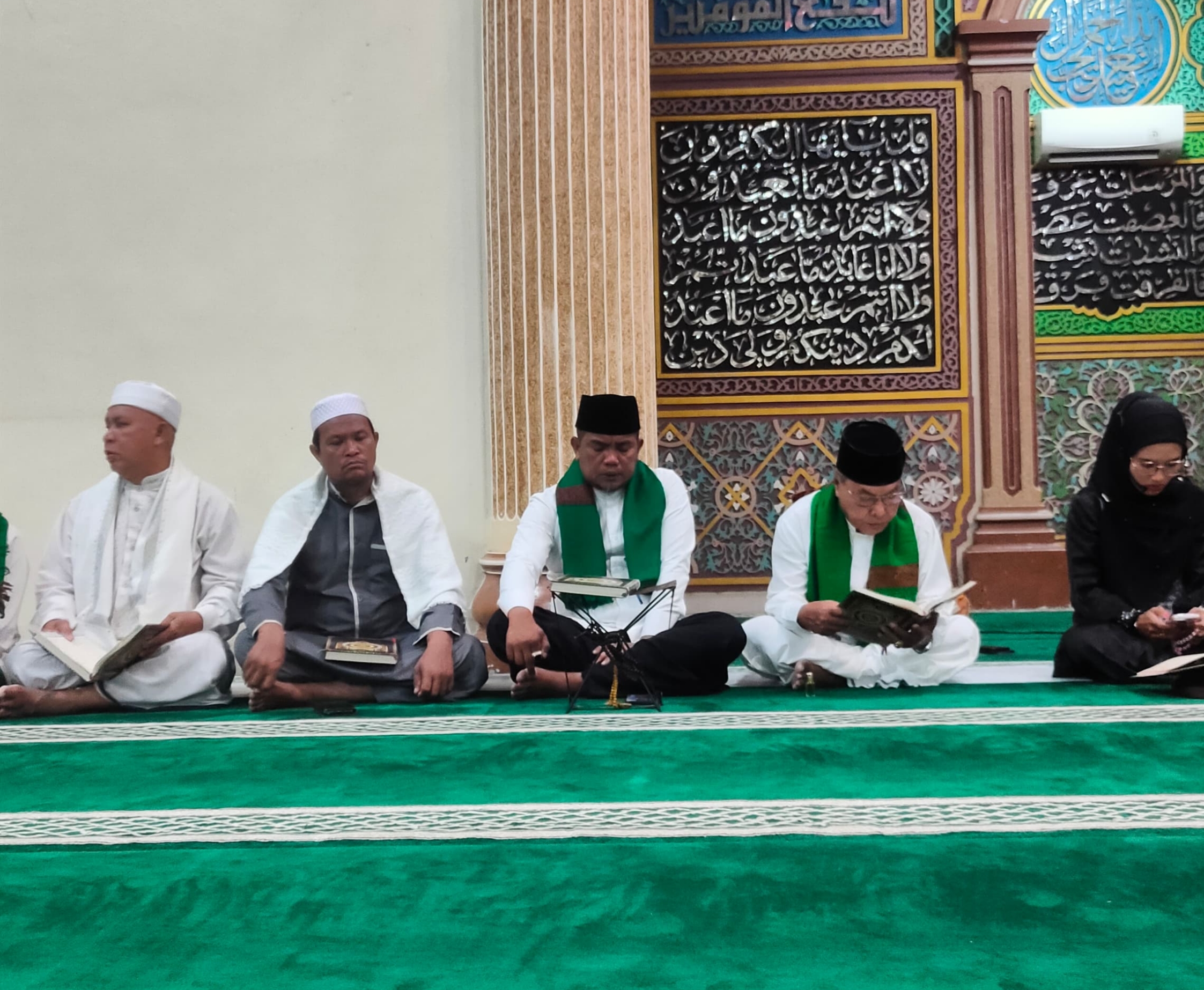 You are currently viewing Bupati Zukri Laksanakan Kegiatan Magrib Mengaji Bersama Masyarakat Kelurahan Langgam