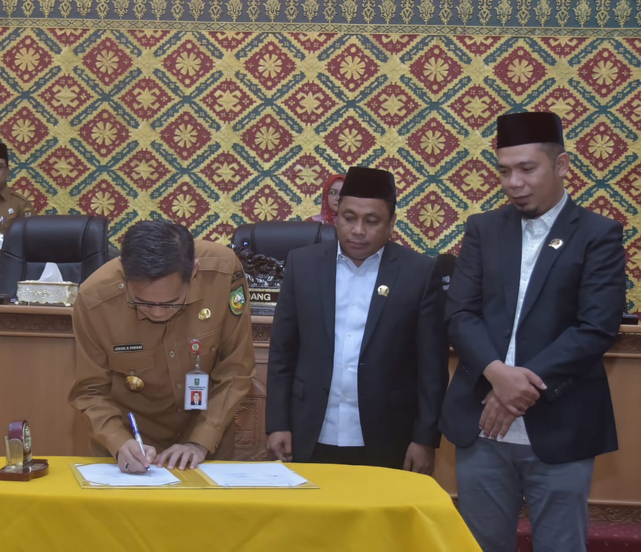 Read more about the article Pjs. Bupati Hadiri Rapat Paripurna Rancangan Perubahan Perda Perubahan Anggaran Tahun Anggaran 2024