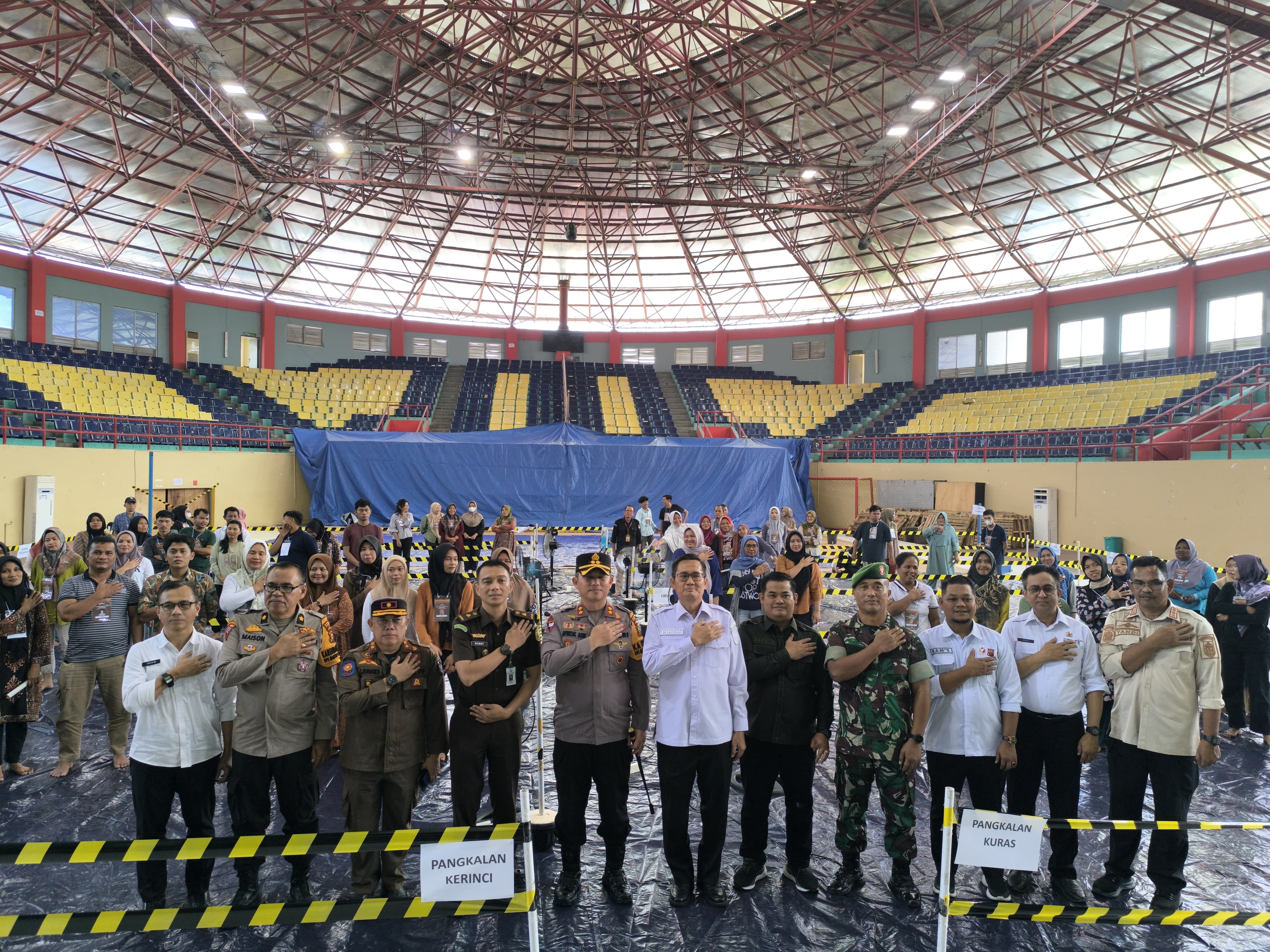 You are currently viewing Hadiri Seremonial Pembukaan Sortir Dan Pelipatan Surat Suara Pemilihan Serentak Kabupaten Pelalawan Tahun 2024, Pjs. Bupati Pelalawan Pesan Untuk Jaga Integritas